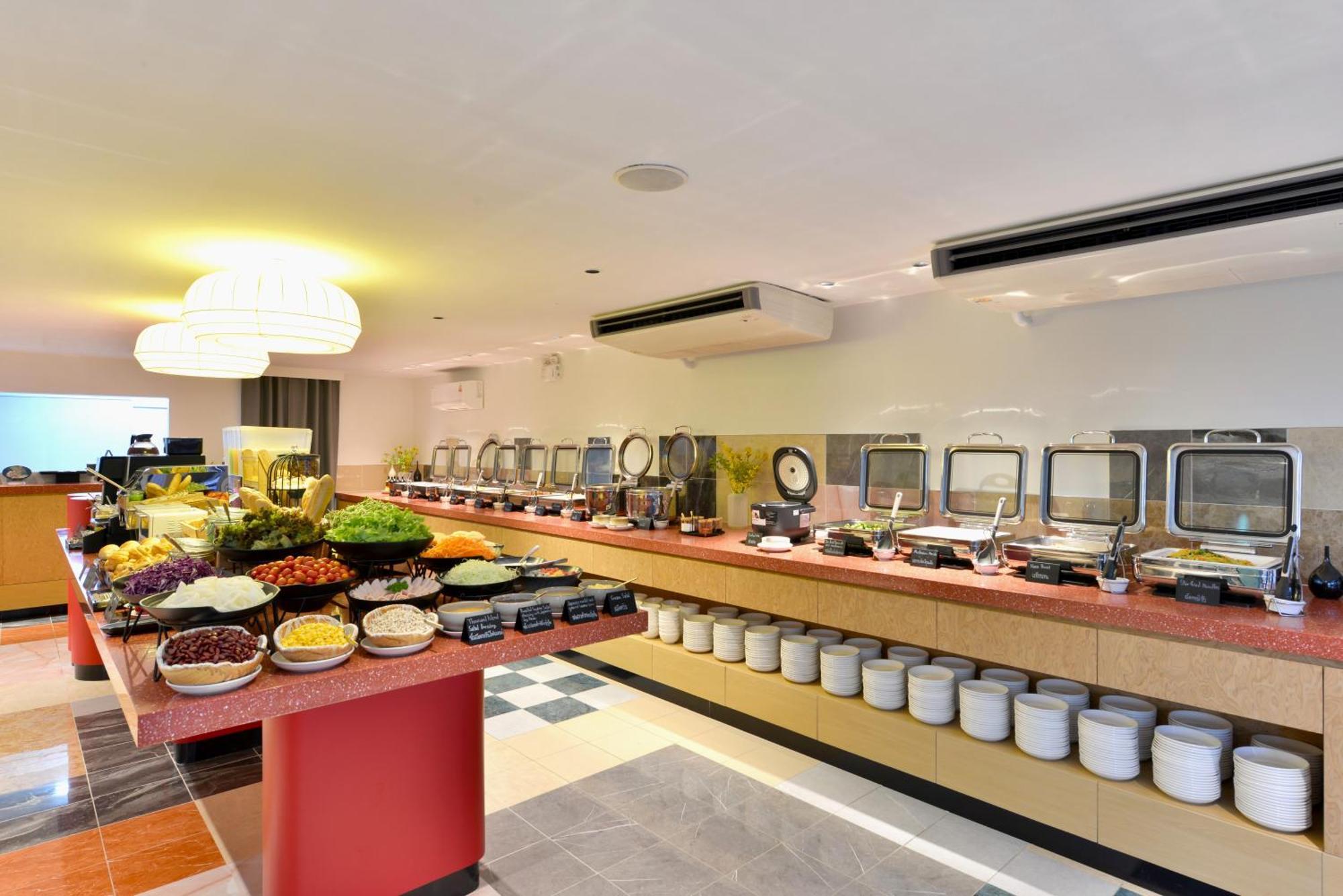 The Grass Serviced Suites Pattaya Extérieur photo