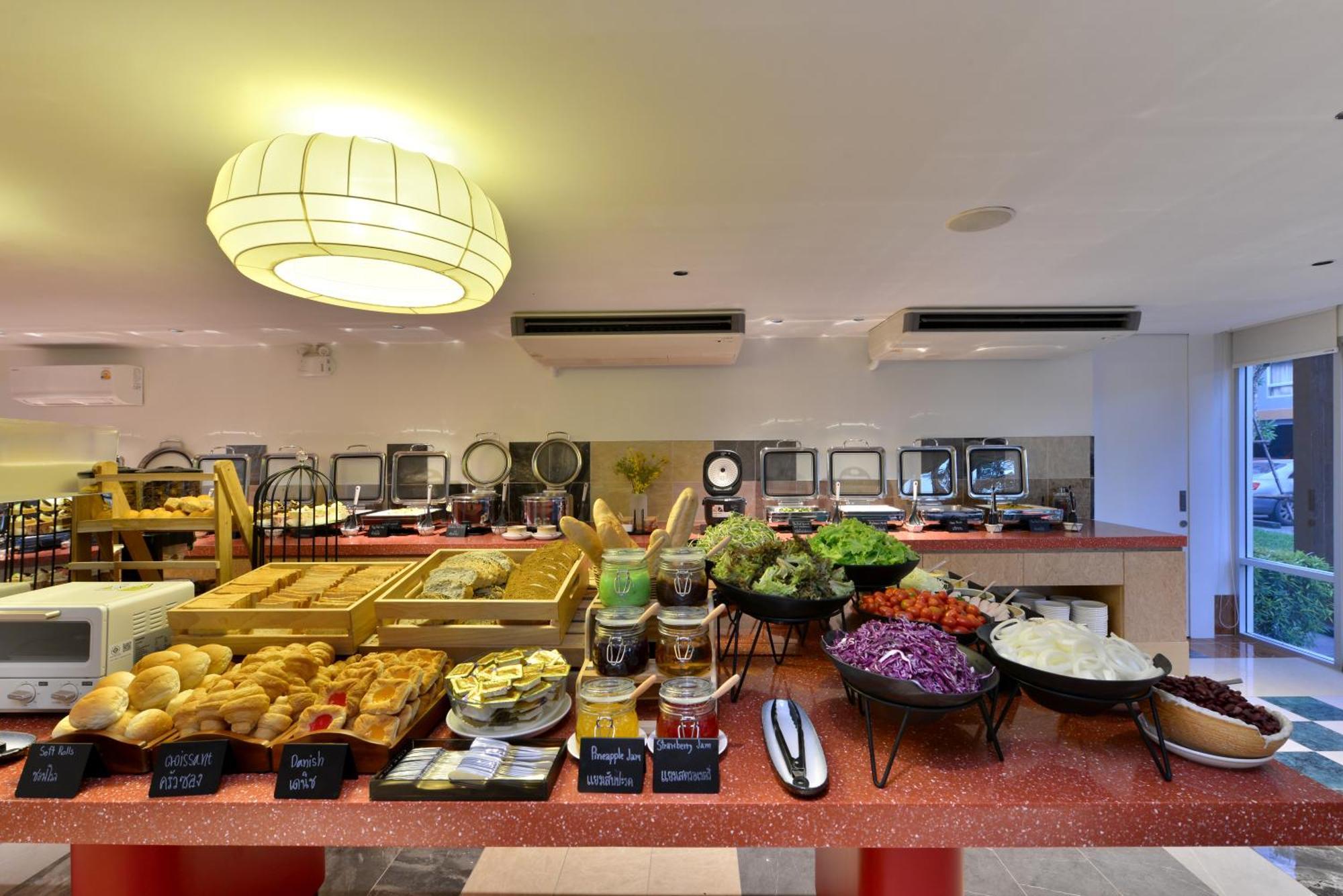 The Grass Serviced Suites Pattaya Extérieur photo