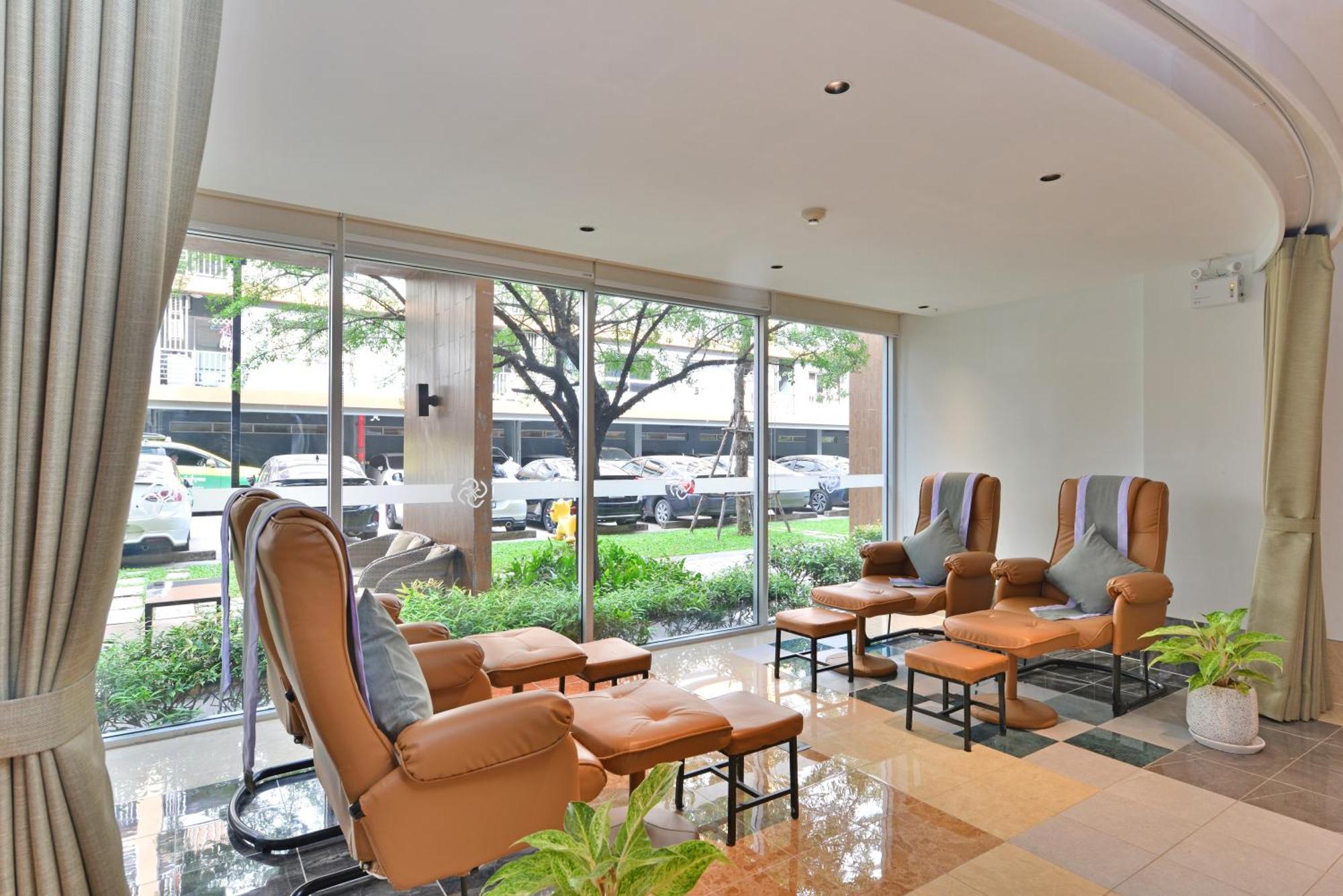 The Grass Serviced Suites Pattaya Extérieur photo